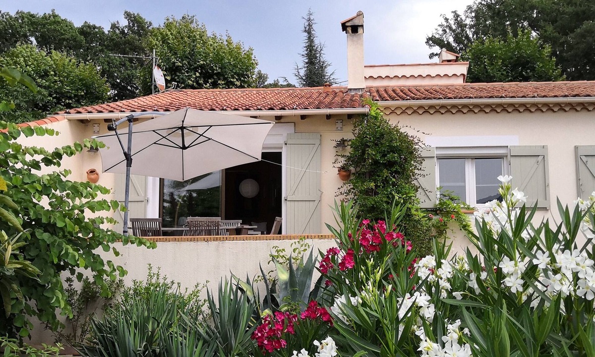 Rocbaron Villa | Provence verte 35 min from beaches ideal villa 6 adults 4 children with pool