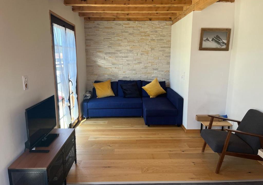 Cervens Ski Chalet | Quiet chalet with private pool near Lake Geneva