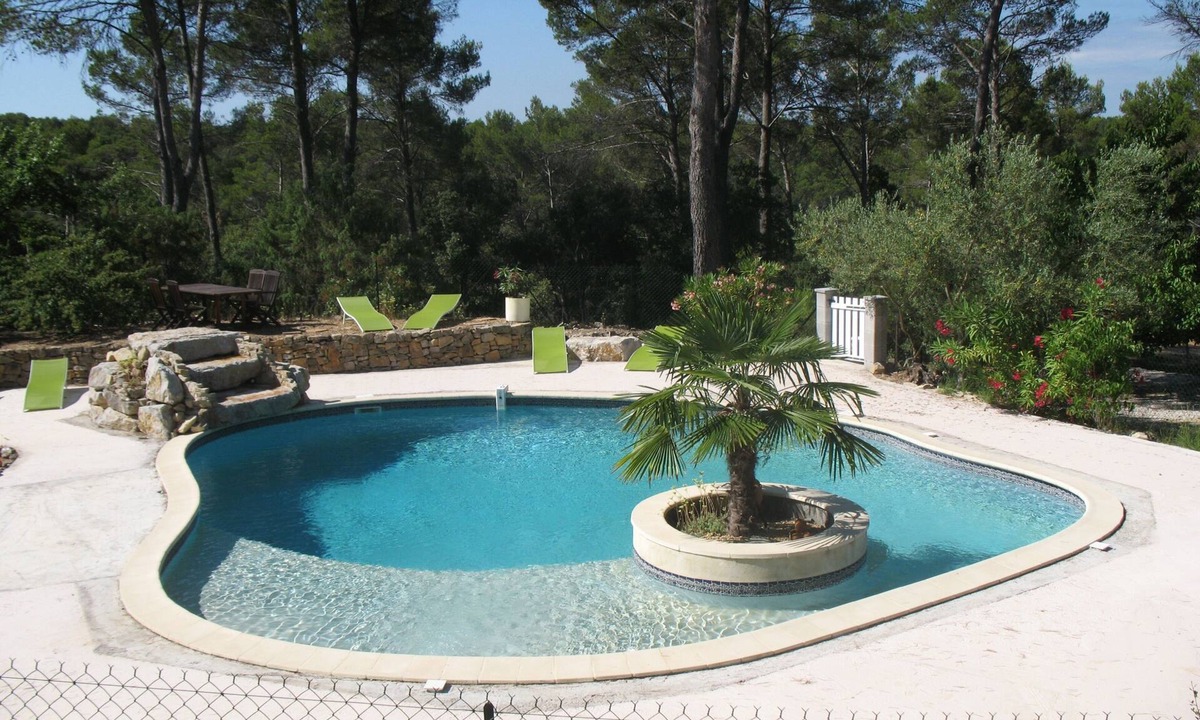 Entrecasteaux House | Quiet ground floor, garden and private pool close to tourist activities