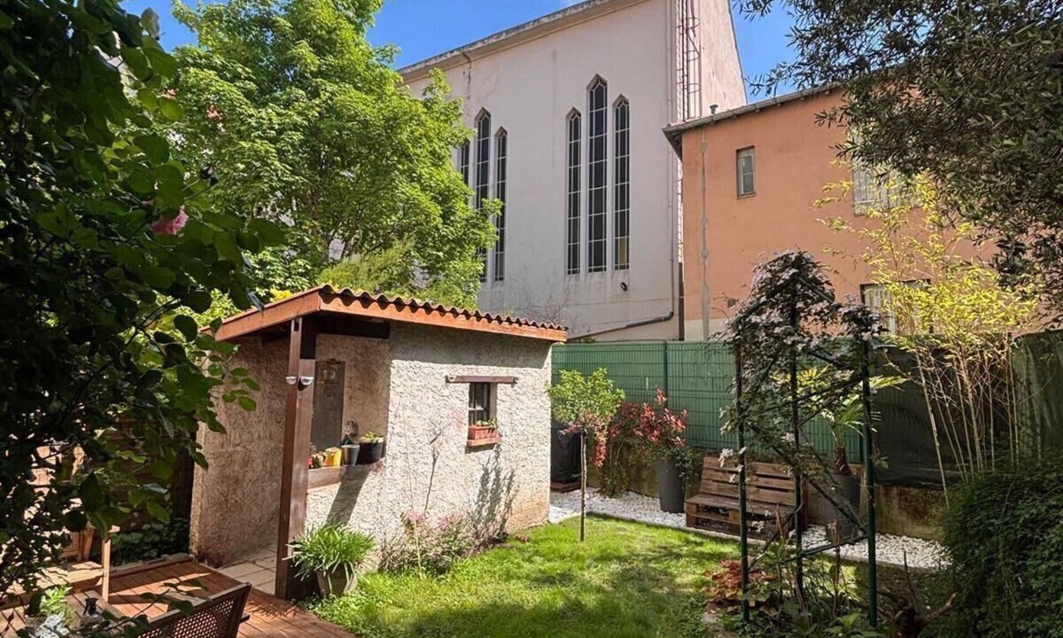 Republique - Tolstoi Apartment | Quiet studio with garden near Part-Dieu