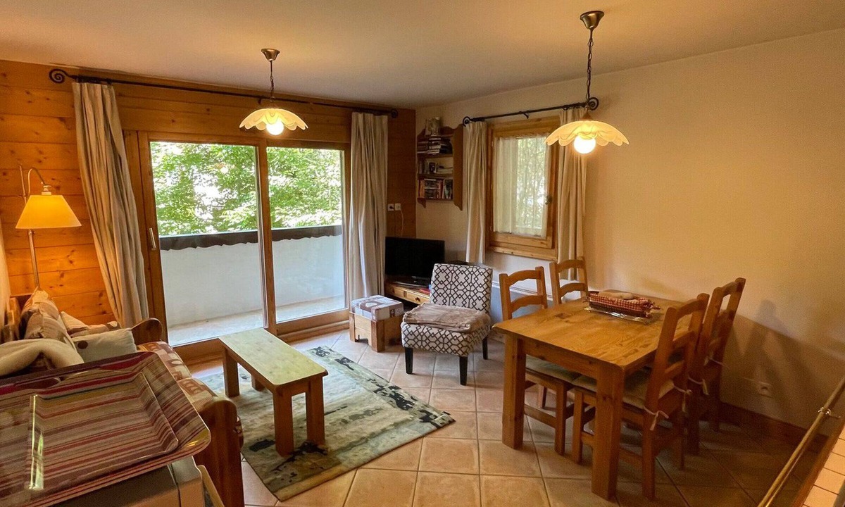 Samoens Apartment | Quiet T3 in Samoëns with Wifi and Parking