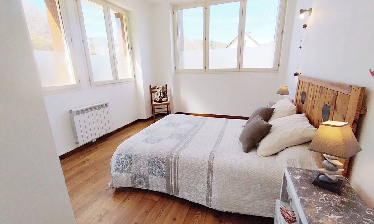 Jassat Apartment | Résidence de Michèle à Murol, Appartement Rez-de-jardin