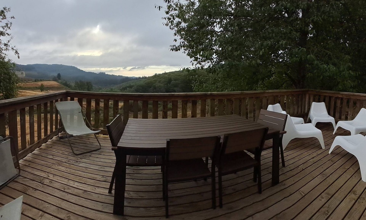 Ambrugeat House | Relaxation and space in a family home with breathtaking views!