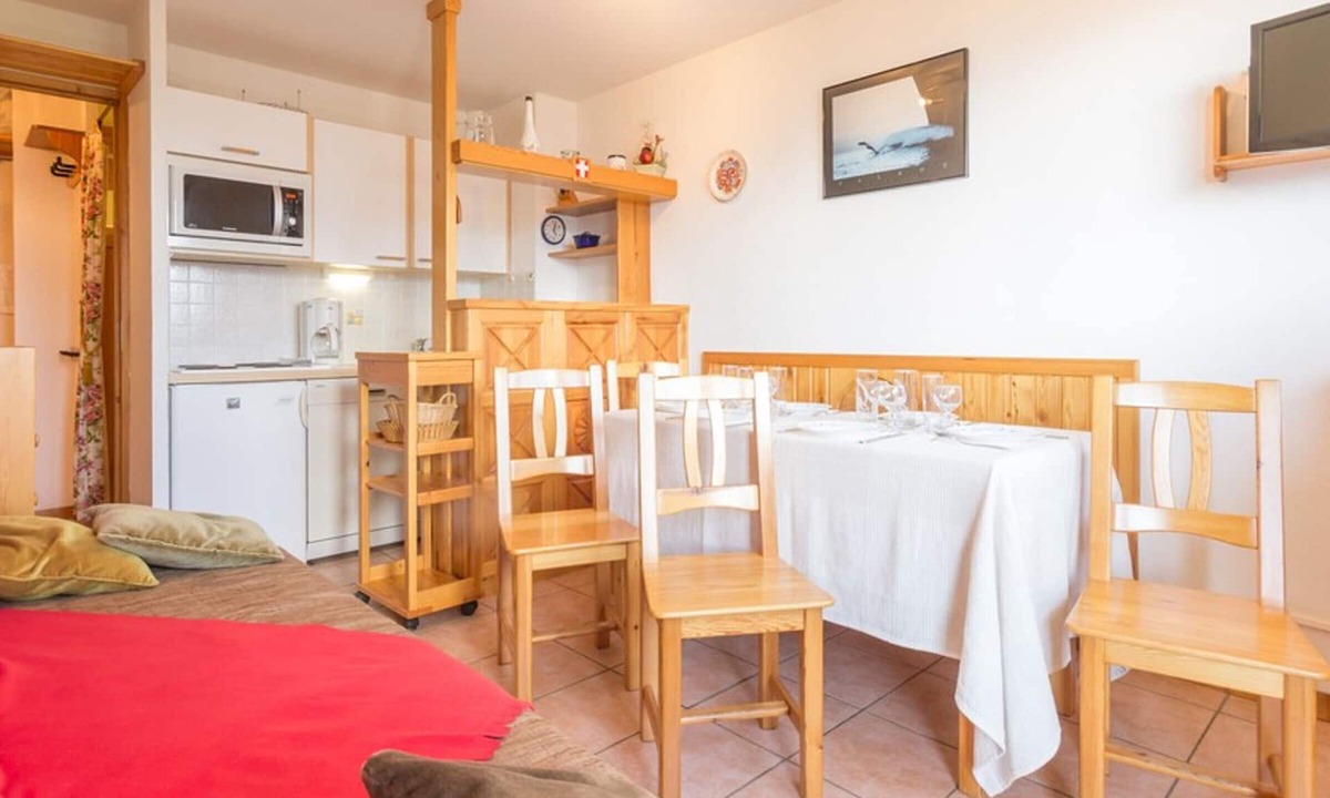 La Rosiere Apartment | Renovated 2-room apartment, 6 people, southwest balcony, La Rosière