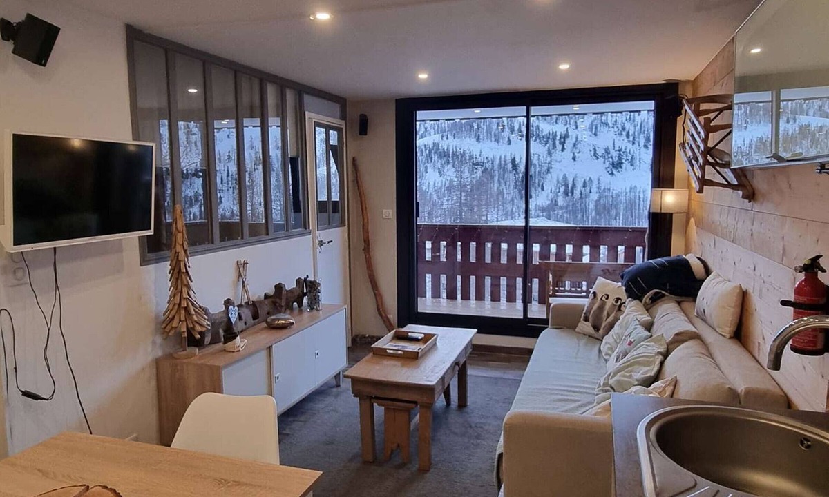 Isola Apartment | Renovated 2-Room Apartment with Balcony in Quiet Hamlet, Near Ski Resorts