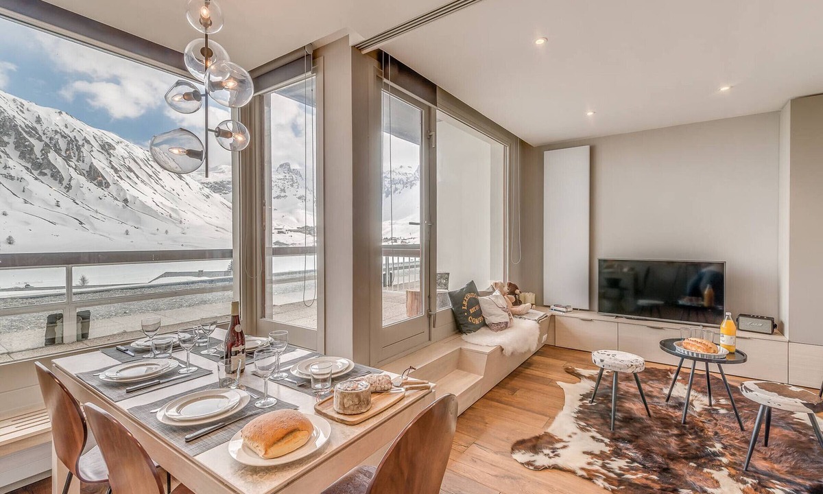 Tignes le Lac Apartment | Renovated 3* apartment with terrace, lake view, sleeps 6, WiFi included