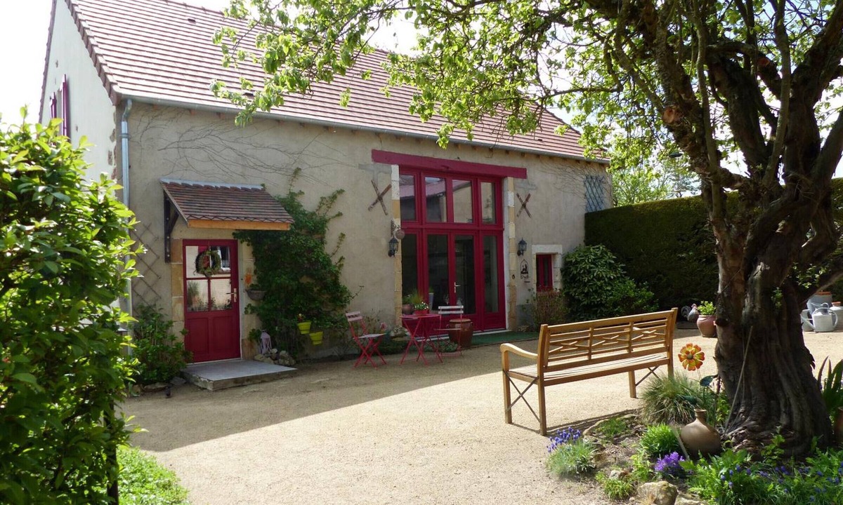 Deneuille-les-Mines Cottage | Renovated Barn with Garden Near Montluçon