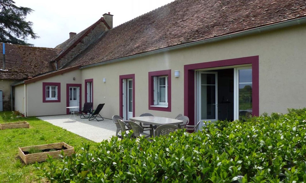 Monetay-sur-Loire Cottage | Renovated bourbon house with terrace, Wifi and parking