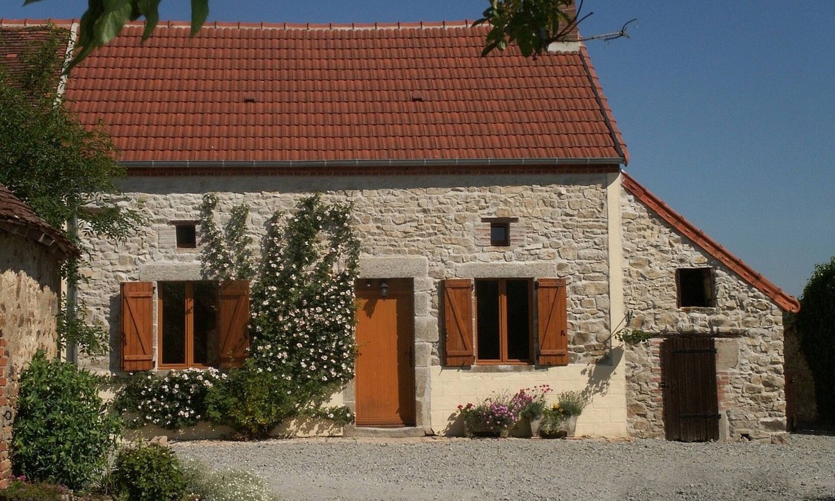 Viersat House | Renovated farmhouse in rural hamlet. Quiet surroundings with private rear garden
