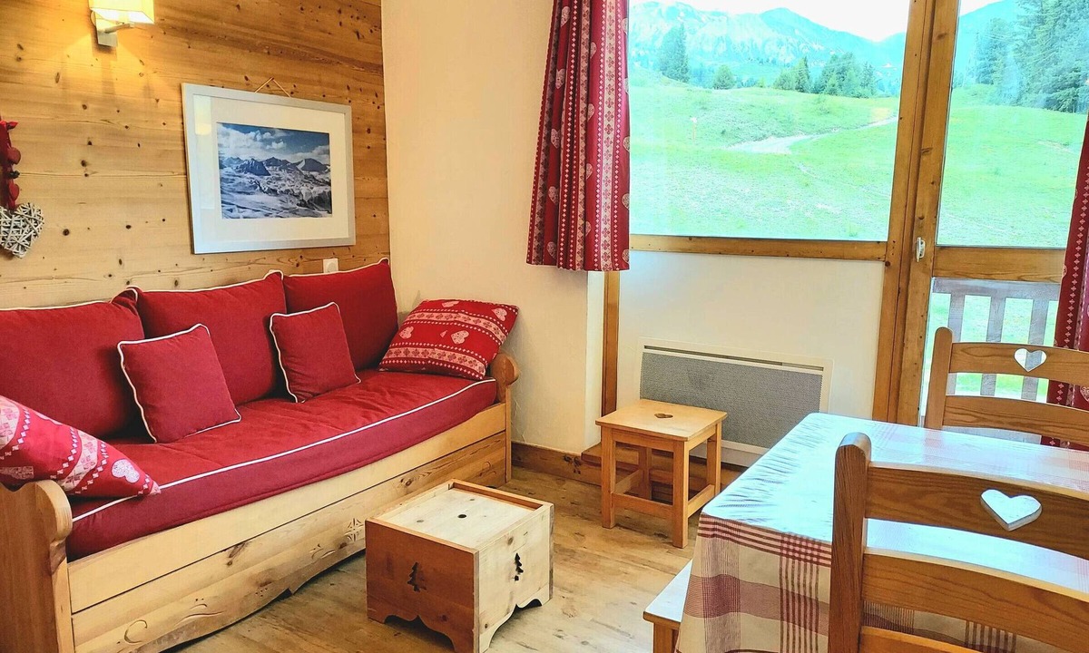 Plagne Villages Apartment | Renovated studio-cabin, south balcony, ski-in/ski-out, 4 pers, Plagne Villages