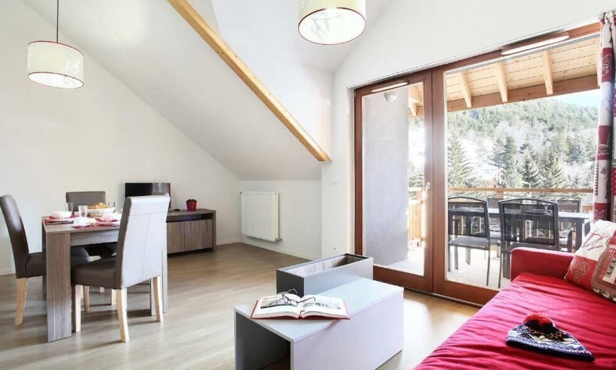 La Salle-les-Alpes Apartment | Residence Odalys Aquisana - 3 Rooms 8 People