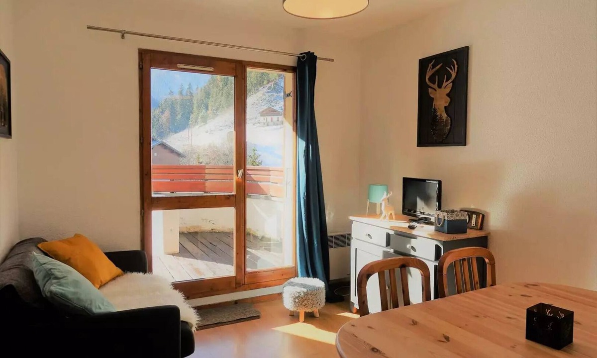Areches Apartment | Residence Val Blanc 2 - Apartment for 4 to 6 people - 3 bedrooms - terrace - village center