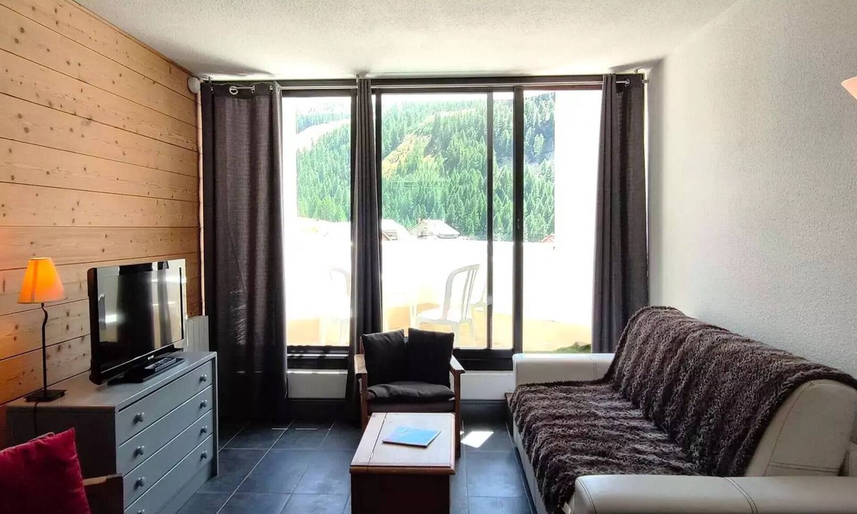 Isola Apartment | Residence Vermeil E7 - STUDIO 4 SOUTH NEIGHBOUR
