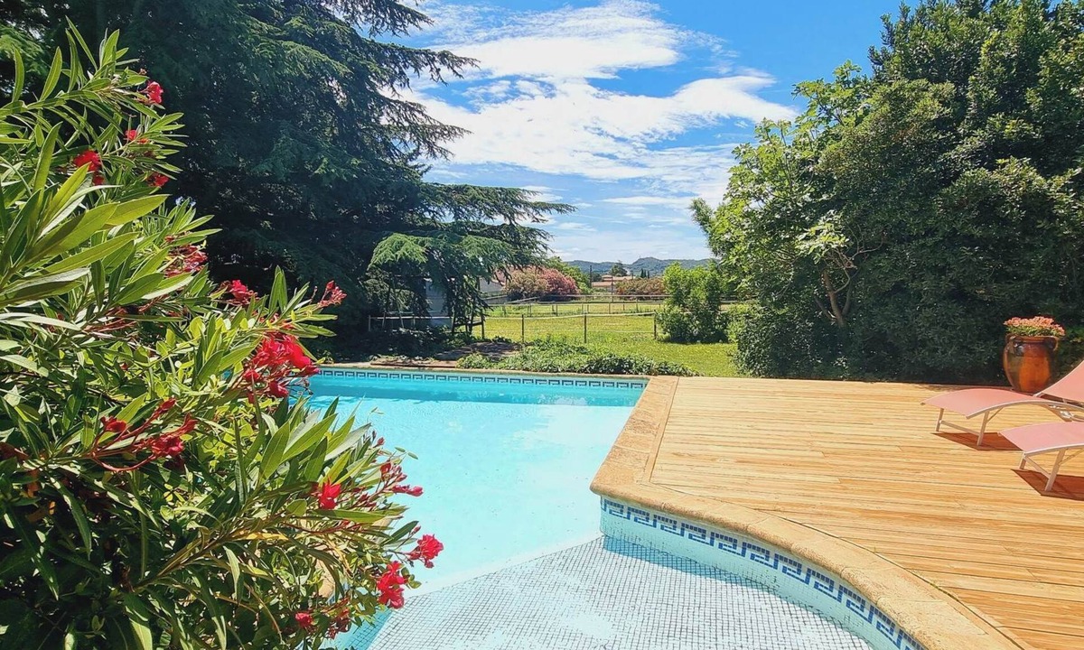 Pont-Saint-Esprit House | Residence with character