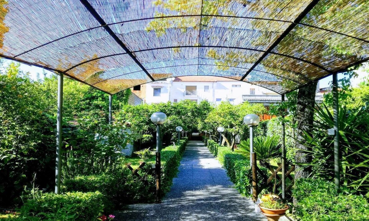 San Marco Evangelista Apartment | Residenza Caserta Sud - Apartment with garden