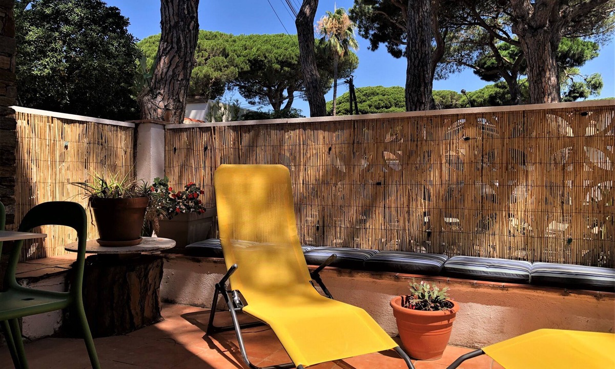 Hyeres Apartment | Romantic apartment 2 rooms 150m beach in villa, terrace, garden, private parking