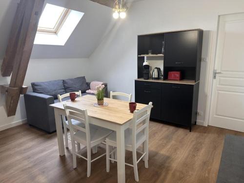 Saint-Bonnet-de-Four House | Séjour Nature et Charme, Animaux Bienvenus, Parking et Wifi Inclus - FR-1-489-560
