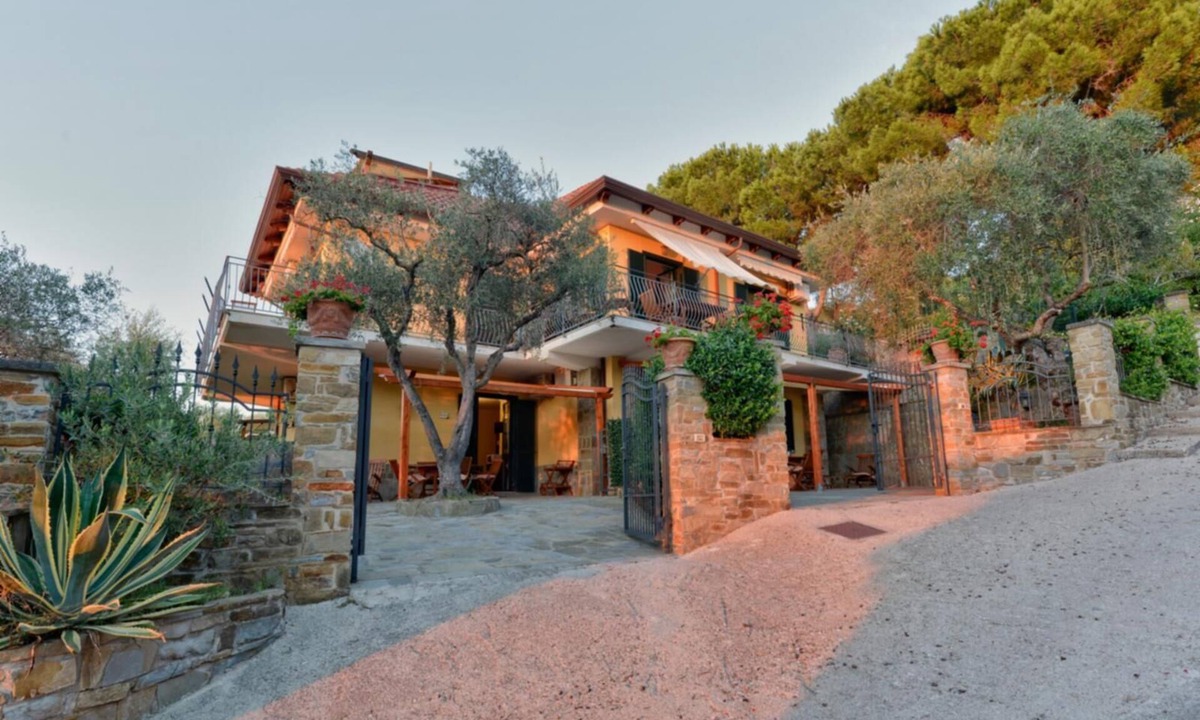 Santa Maria di Castellabate Villa | Saracena with private patio, near the swimming pool