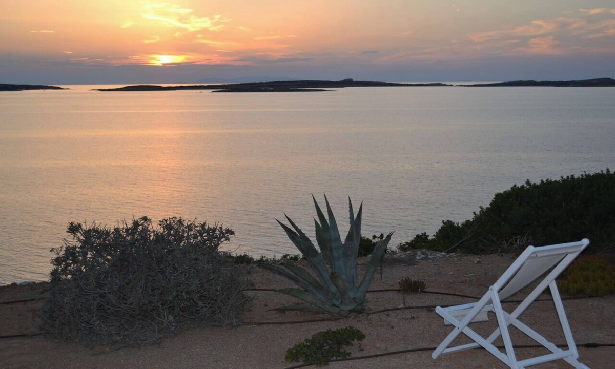 Nea Cryssi Akti House | Sea front 3-bedroom house in Paros perfect for your getaway