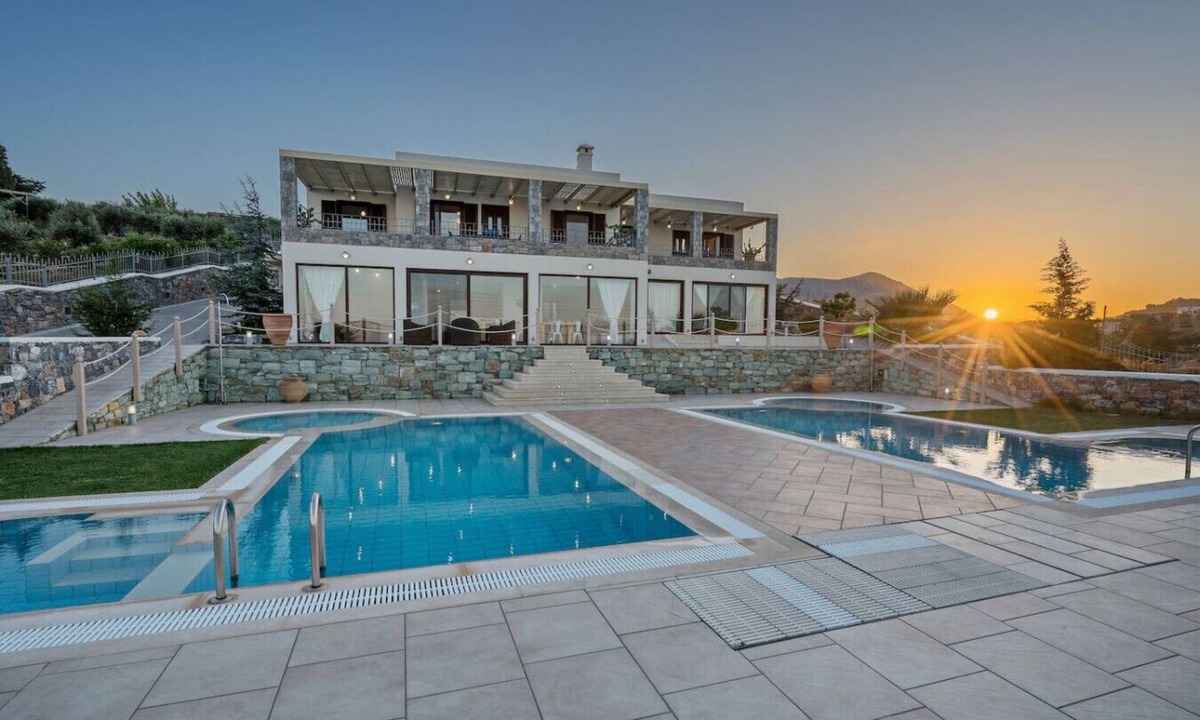 Agia Pelagia Villa | Sea views, Heated Pool, Ping Pong & Tennis, 23 pax