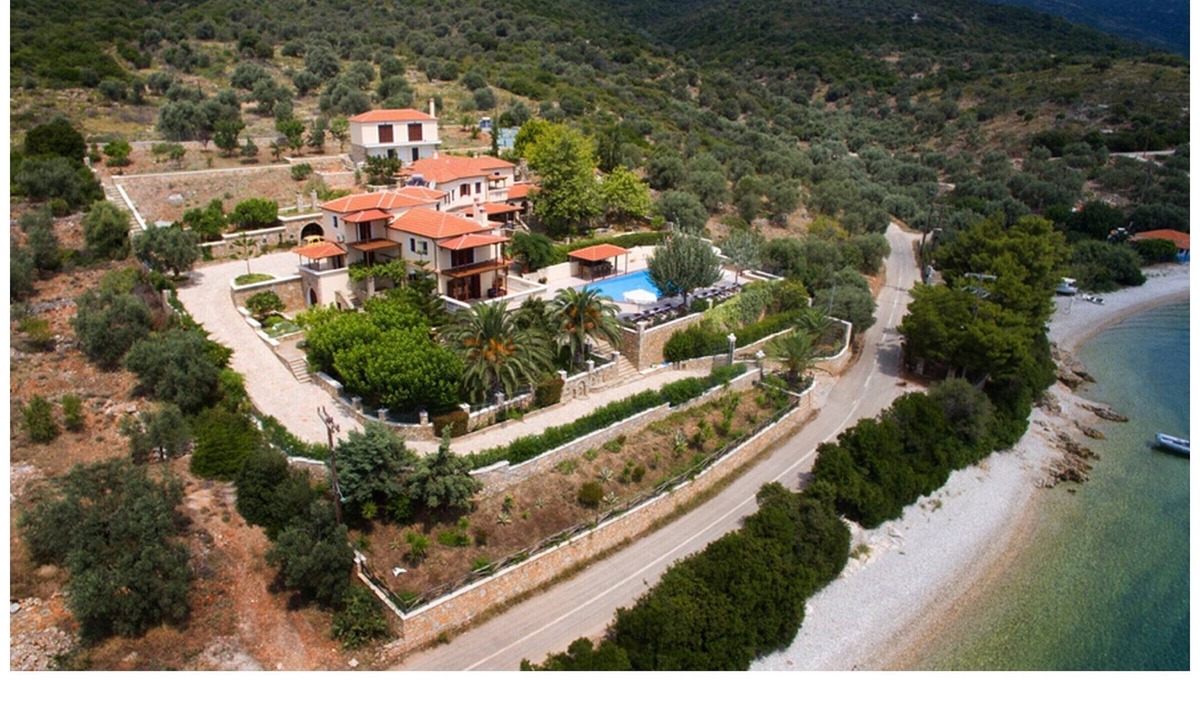 Nimfea Villa | Seafront villa with private garden a few steps away from the beach