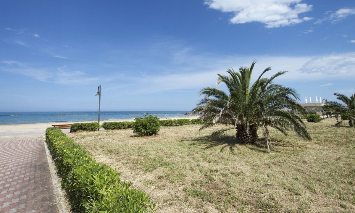 Roseto degli Abruzzi Apartment | Seaside Apartment 8 | Rose garden