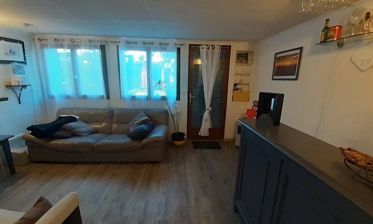 Mimet House | Semi-detached hamlet house with garden and summer spa