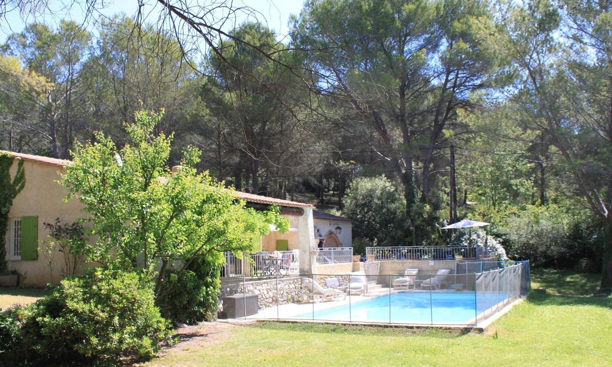 Ventabren Villa | Single storey villa in large park with swimming pool