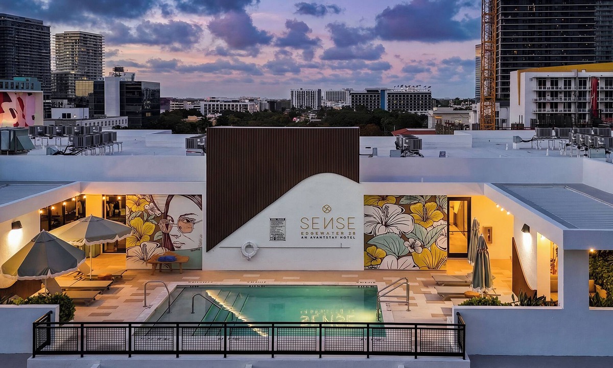Midtown Hotel | Sleeps 12 2 Suites in New Luxury Hotel w/Rooftop Pool | Sense28 by AvantStay