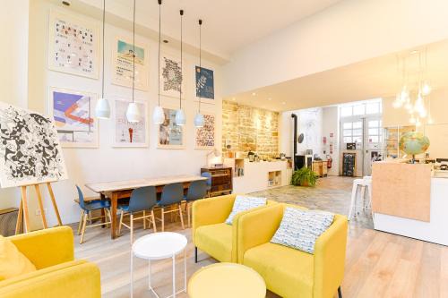 Voltaire - Saint Amour Hostel | SLO Hostel Lyon Saxe