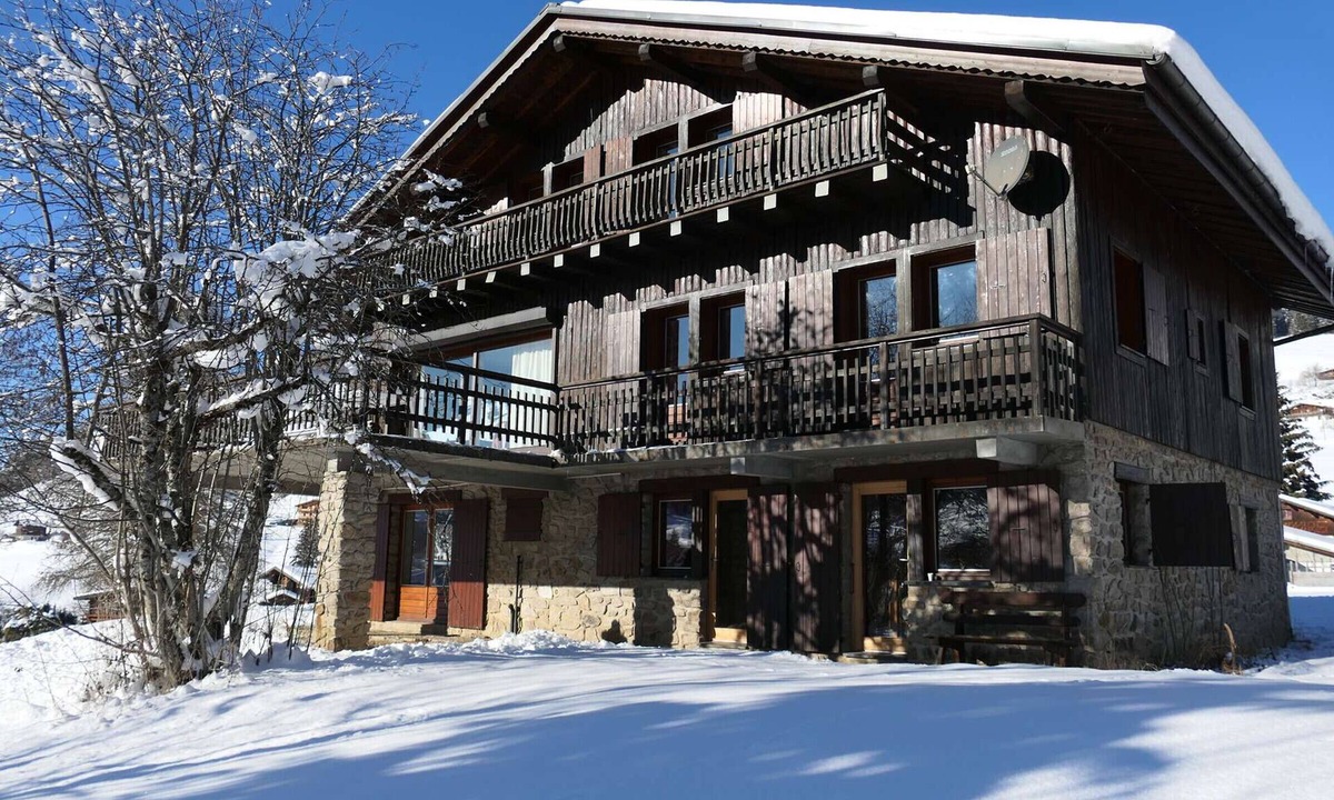 Notre-Dame-de-Bellecombe Ski Chalet | Spacious chalet 8 rooms, 14 people, near slopes, with parking