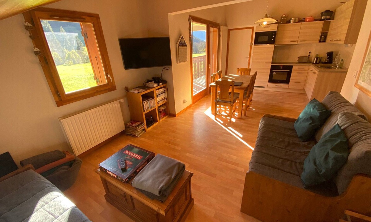 La Chapelle-d'Abondance Apartment | Spacious apartment near slopes with balcony and WiFi
