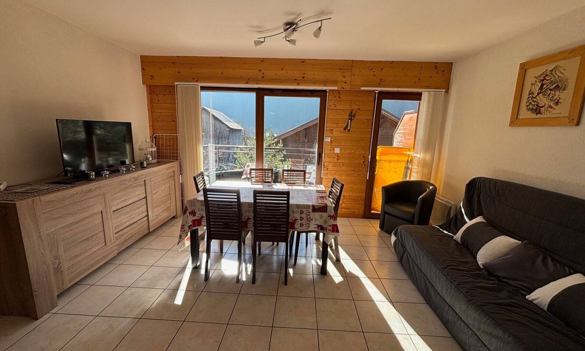 La Chapelle-d'Abondance Apartment | Spacious 3-room central flat with balcony, parking, pets allowed!