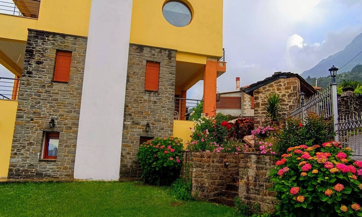Dodoni Apartment | Spacious 3-bedroom apartment with AC, WiFi in marvelous Mantio