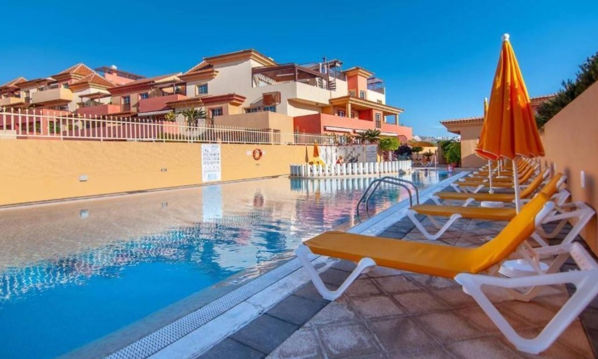 El Duque Apartment | Spacious 3-bedroom penthouse with sea view in Terrazas del Duque