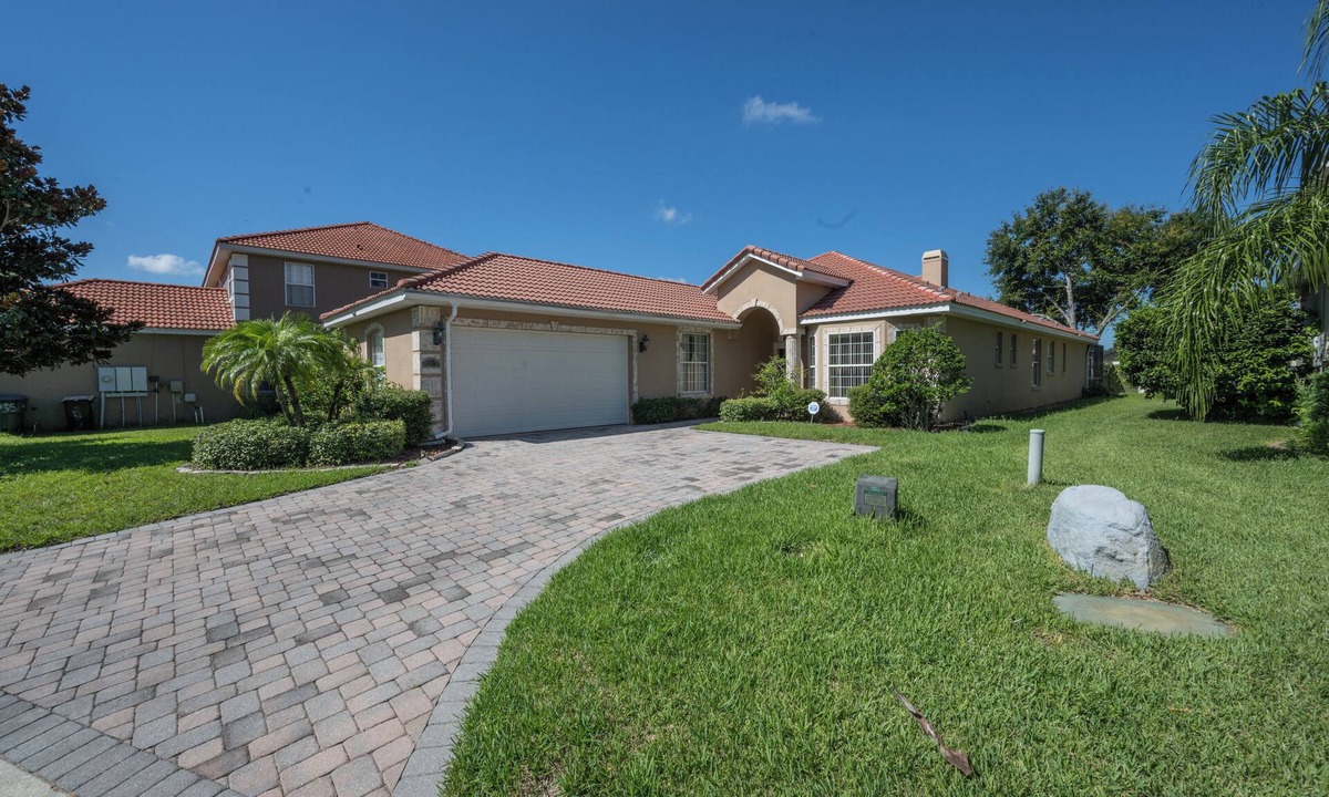 Tuscan Hills Villa | Spacious 5-bedroom Pool Villa in Davenport close to Disney and Attractions