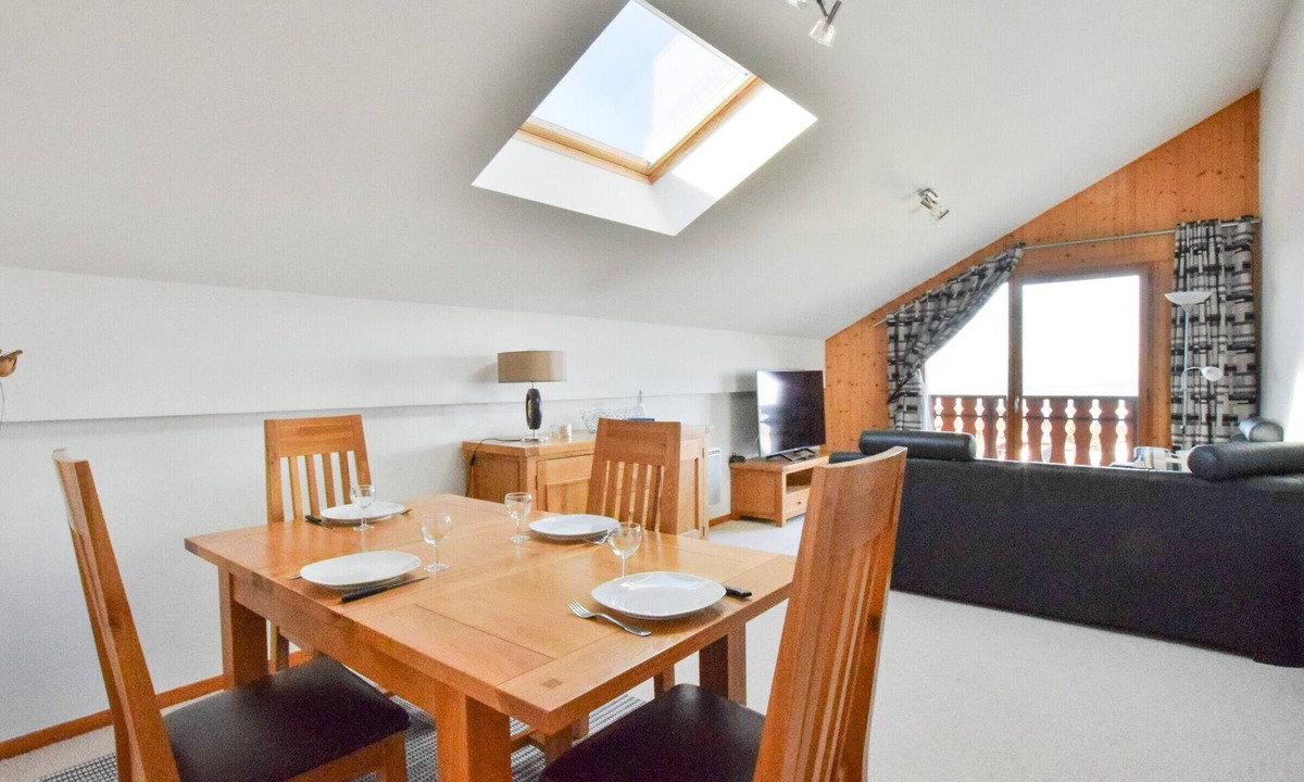 Thollon-les-Memises Apartment | Spacious apartment near slopes with balcony and parking