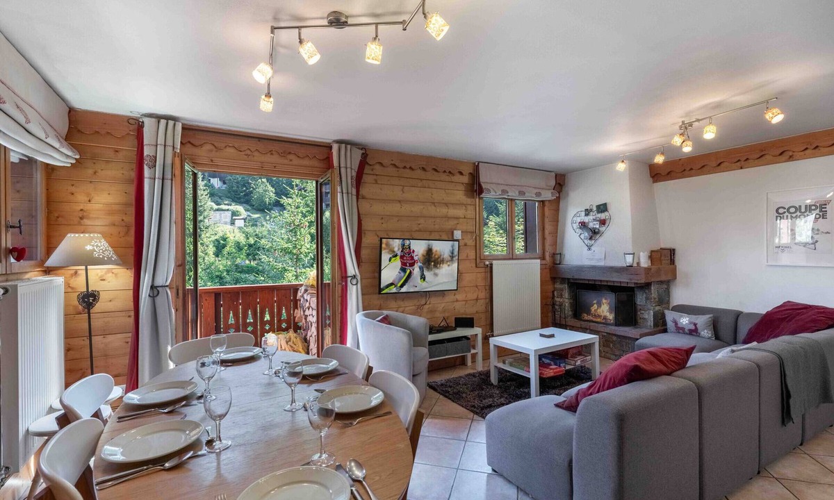 Meribel Village Apartment | Spacious apartment near slopes with pool and parking