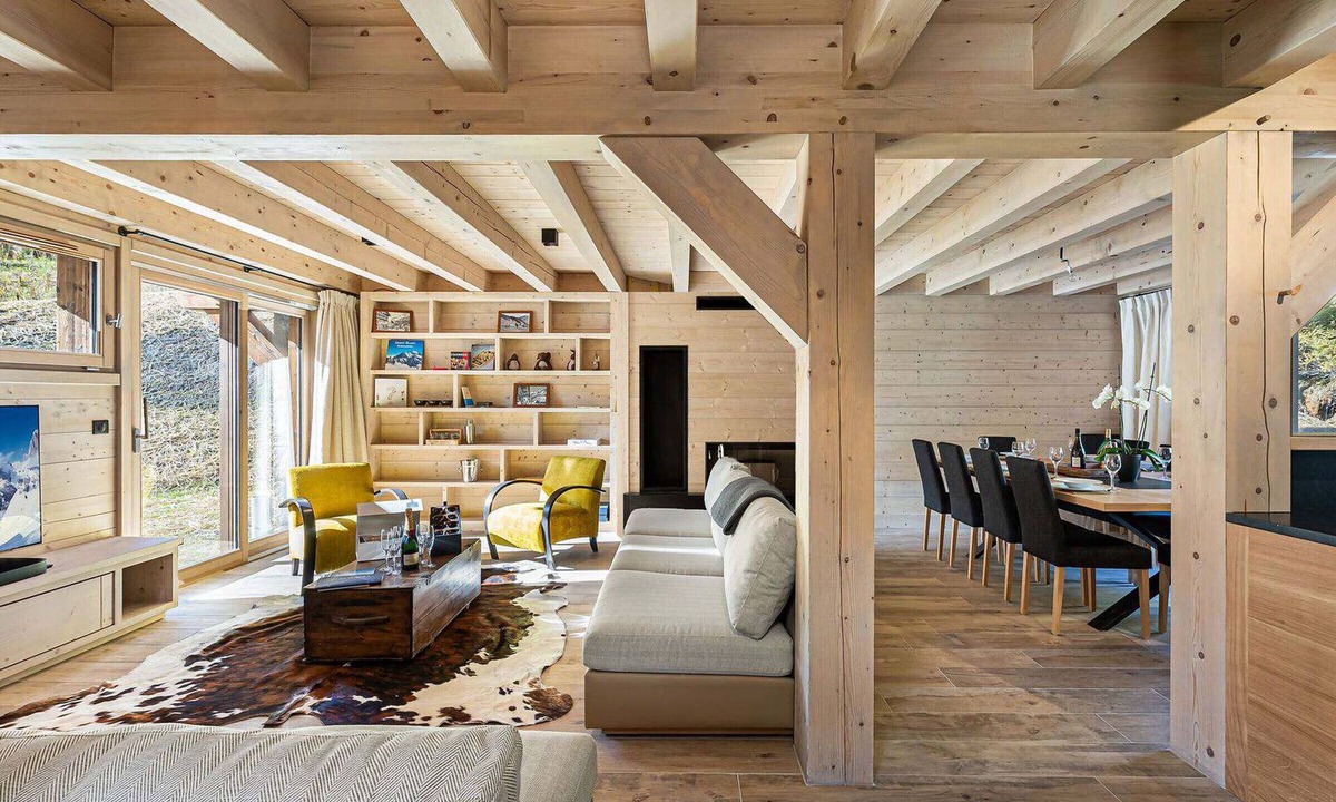 Val-d'Isere Ski Chalet | Spacious chalet near slopes with sauna and WiFi, pets allowed