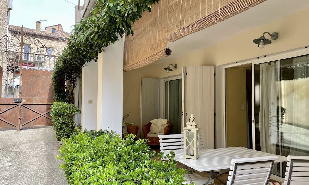 Velleron Apartment | Spacious holiday rental in the heart of Provence