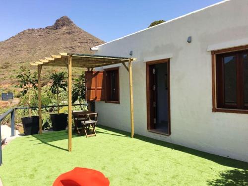 El Madronal House | Spacious house in Arona with terrace and garden