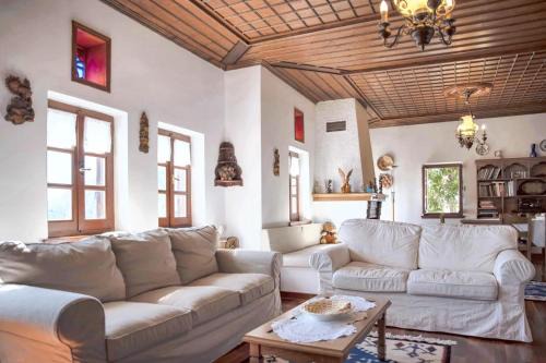 Makrynitsa House | Spacious house with sea view in Volos