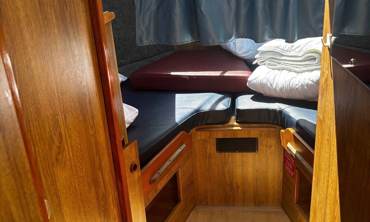 Carnon-Plage Boat Rental | Spacious houseboat at the port - 8 guests
