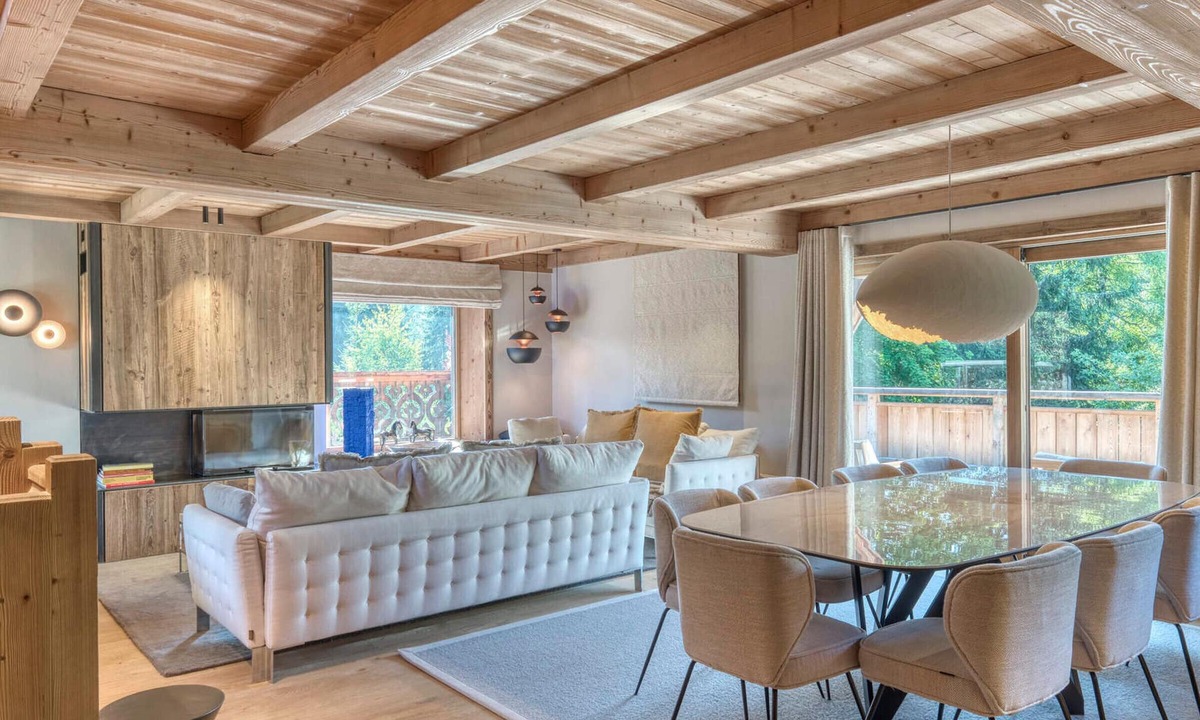 Le Planellet Ski Chalet | Spacious Renovated Chalet - 6BR, Ski-in/Ski-out, Terrace & Garden, Near Megève Center
