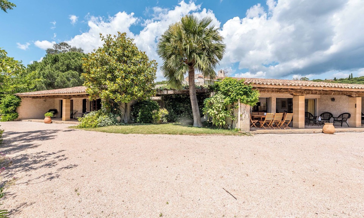 Sainte-Maxime - Saint-Tropez House | Spacious very Quiet 4-bedroom Villa 1 km from Gulf of St Tropez