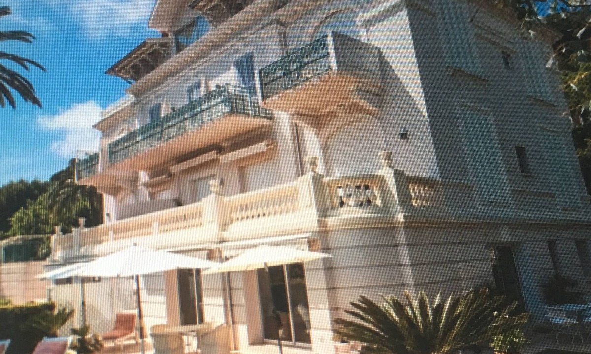 Sainte-Maxime Apartment | Spectacular views from a historical villa apartment. 5 star reviews