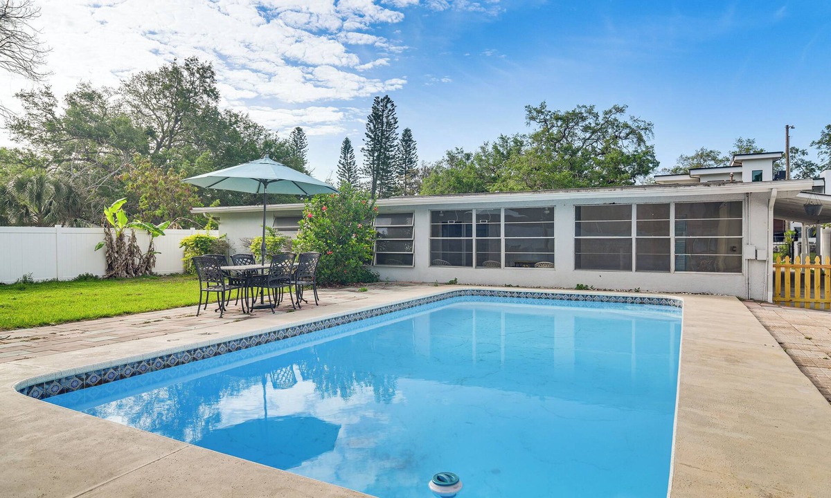Ballast Point House | Steps to Bayshore Blvd! snowbird retreat w/Pool