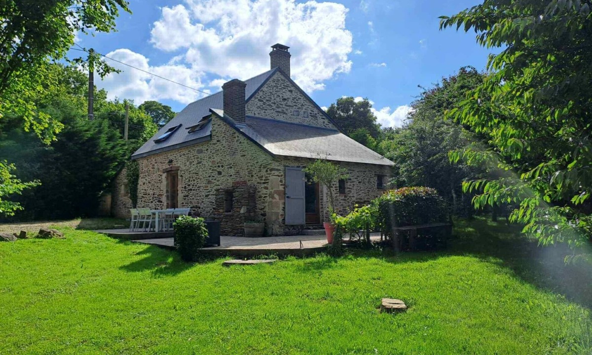 Sidiailles House | Stone country house near Lake Sidiailles