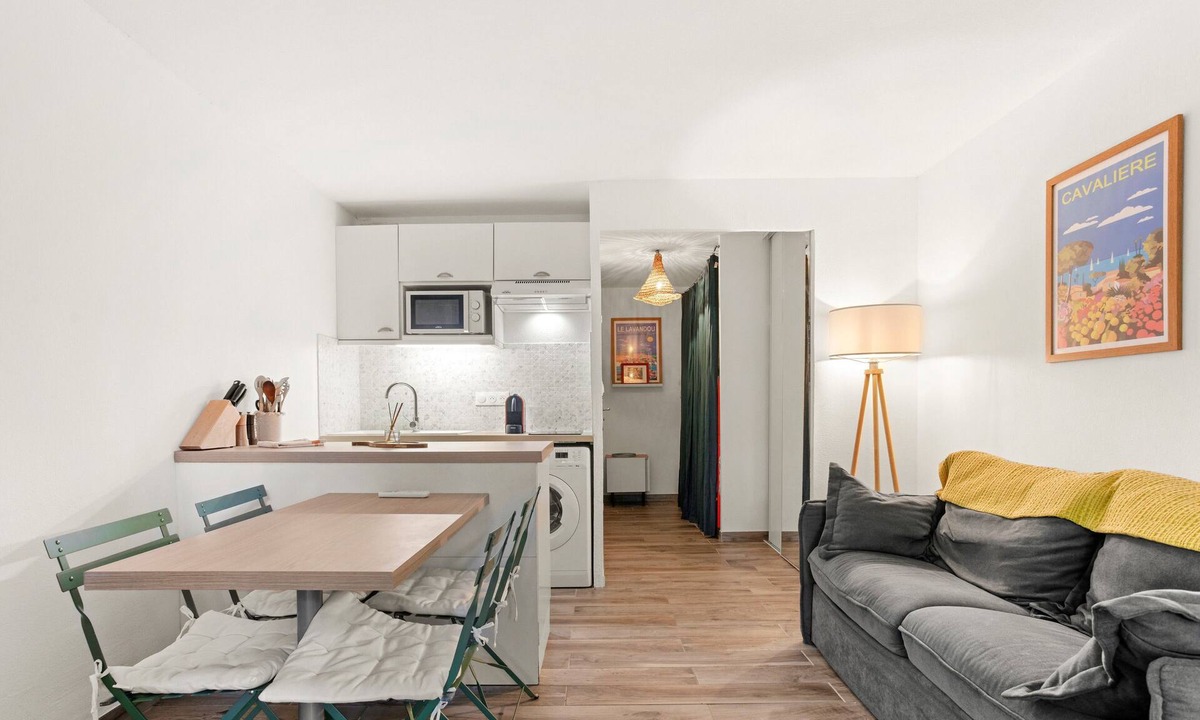 Cavaliere Apartment | Studio Apartment 'Appartement Le Lavandou - Cavalière' with Private Terrace and Air Conditioning