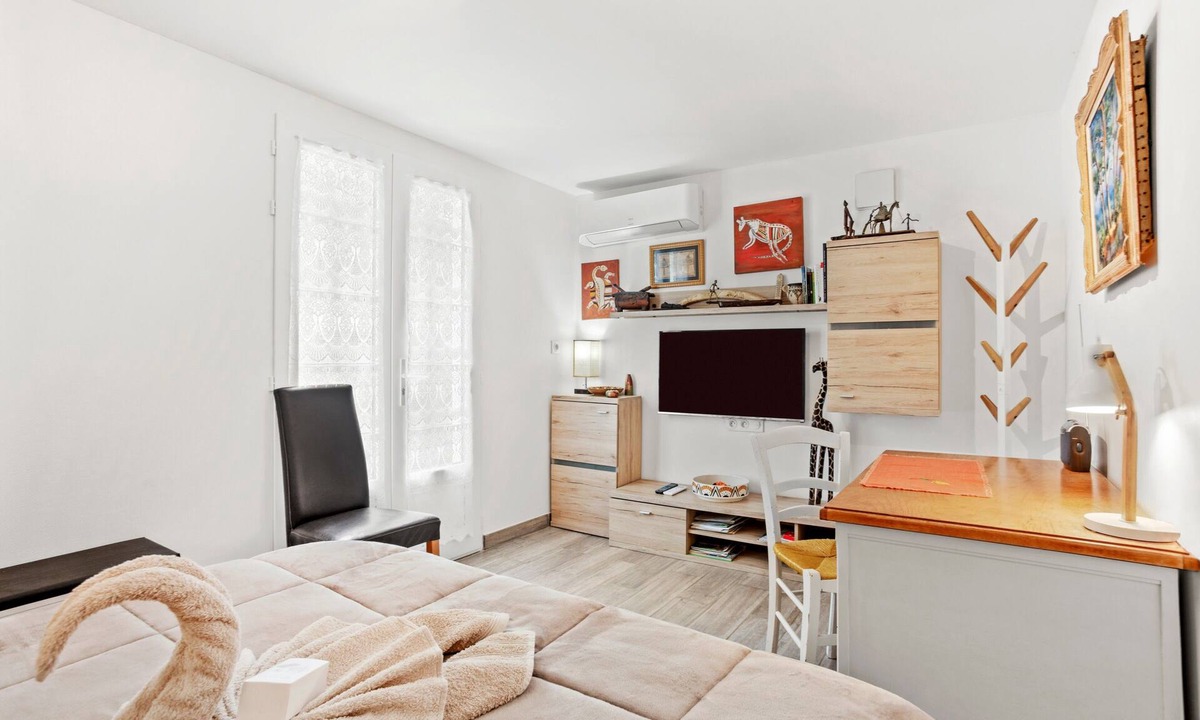 Bras Apartment | Studio Apartment 'Le Clos Madame - Le Jardin' with Shared Pool, Wi-Fi and Air Conditioning